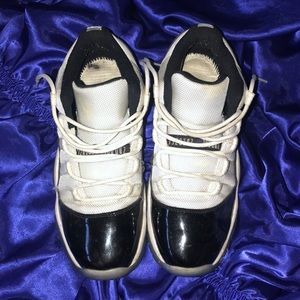 Jordan low 11